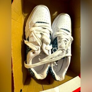 BNWT Guess Sneakers
